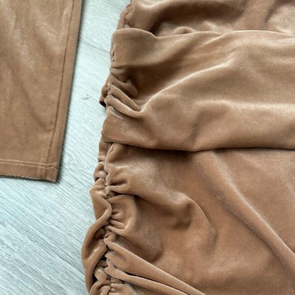 EXPRESS Women’s Camel Bodysuit & Skirt Velour Set Size XS NWT - Picture 11 of 11